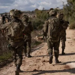 Aseguran arsenal y droga en cateo en Juárez, Nuevo León