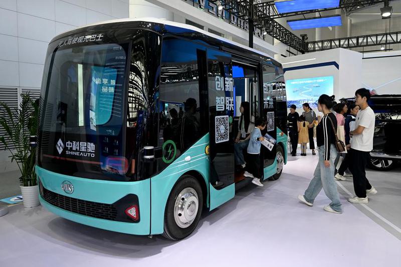 China construye radiotelescopio gigante en Xinjiang